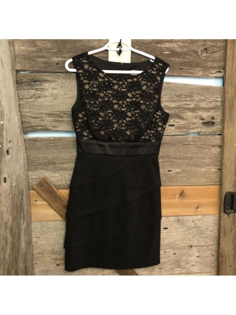 Laura Size 6 Black and Nude Lace Party Holiday Dress